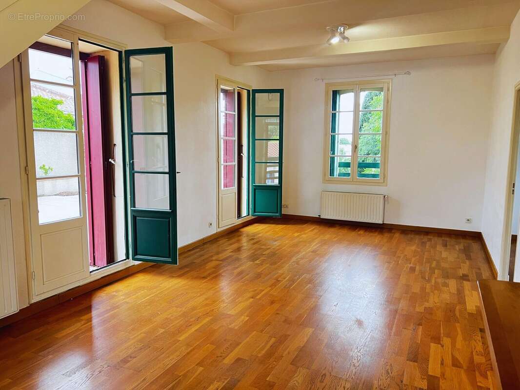 Maison à LAROQUE-DES-ALBERES