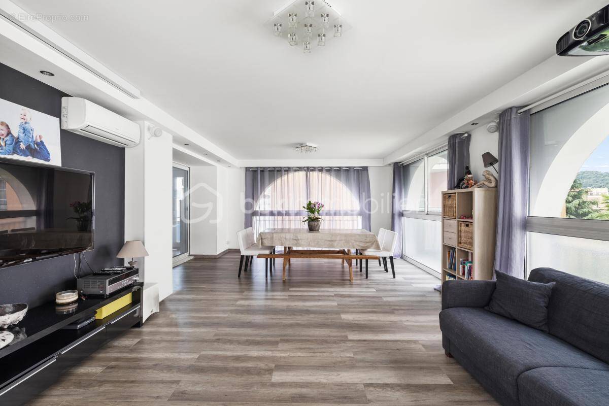 Appartement à VALLAURIS