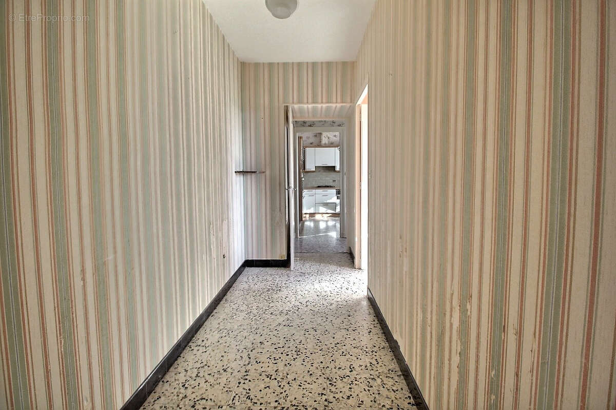 Maison à SAINT-CLEMENT-SUR-GUYE