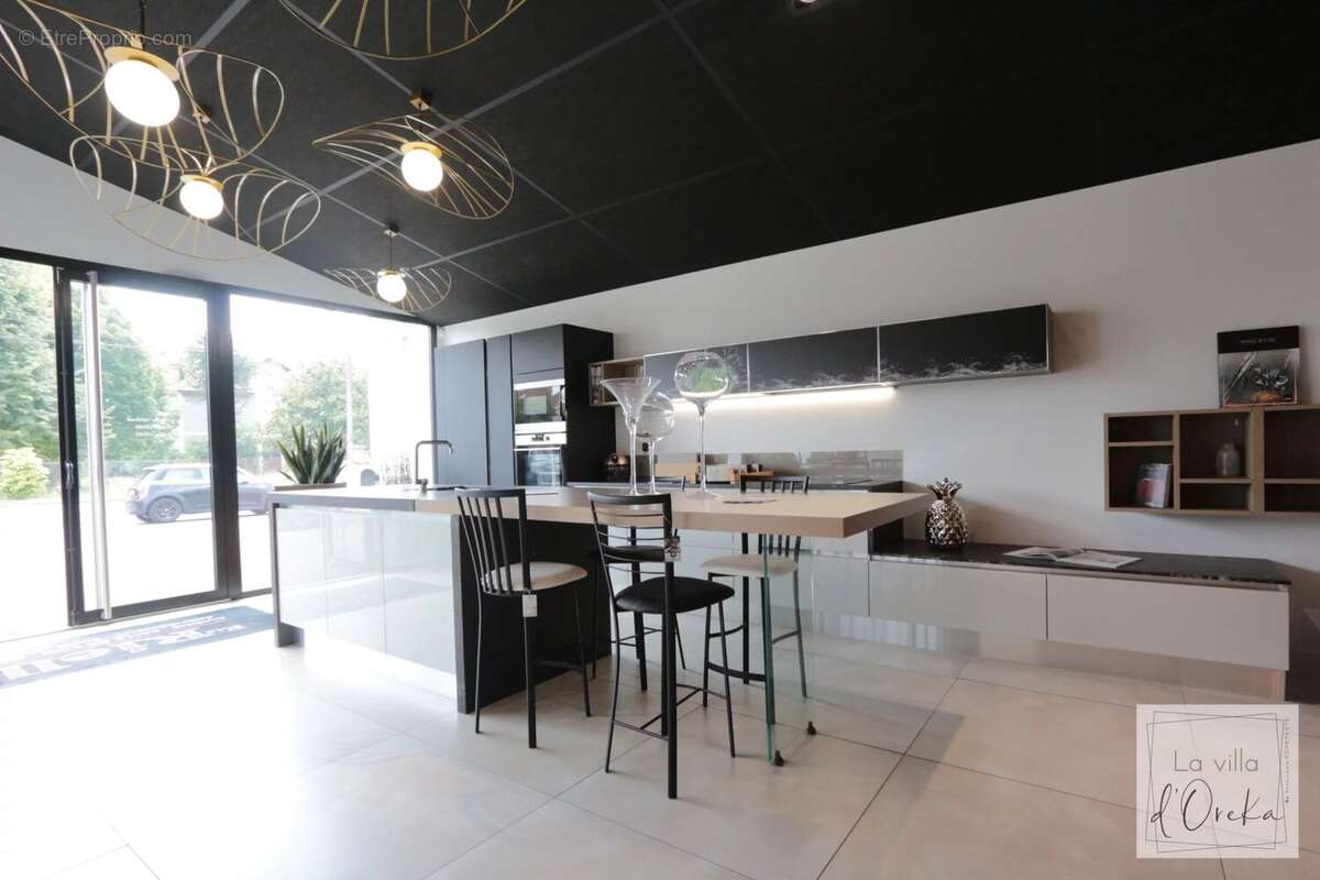 Commerce à PARENTIS-EN-BORN