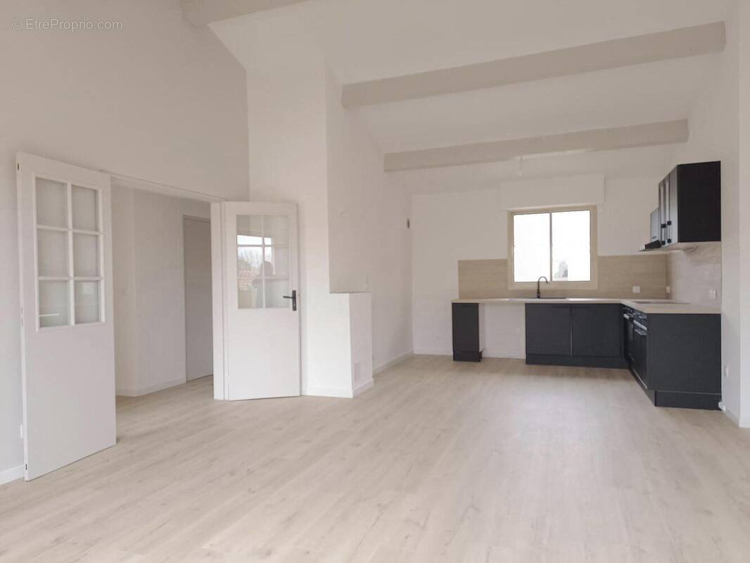 Séjour-cuisine - Appartement à NARBONNE