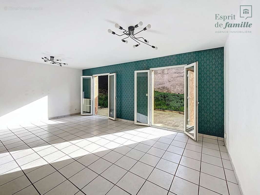 MEYZIEU, Au calme, agréable maison familiale de 105 m², - photo 5