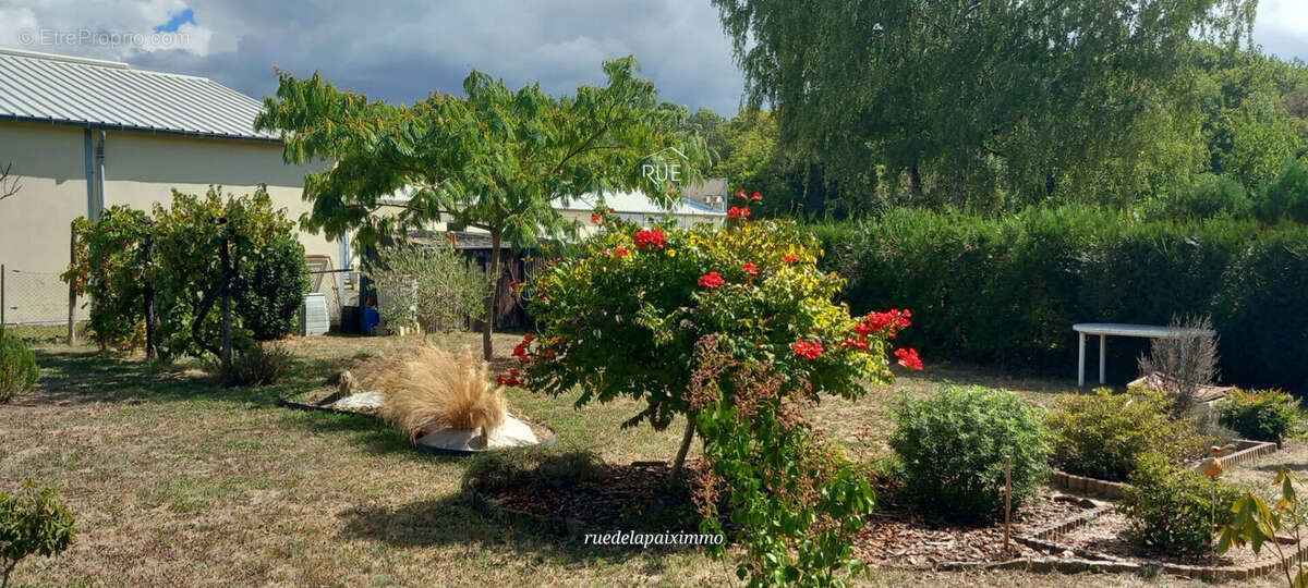 Maison à LENCLOITRE
