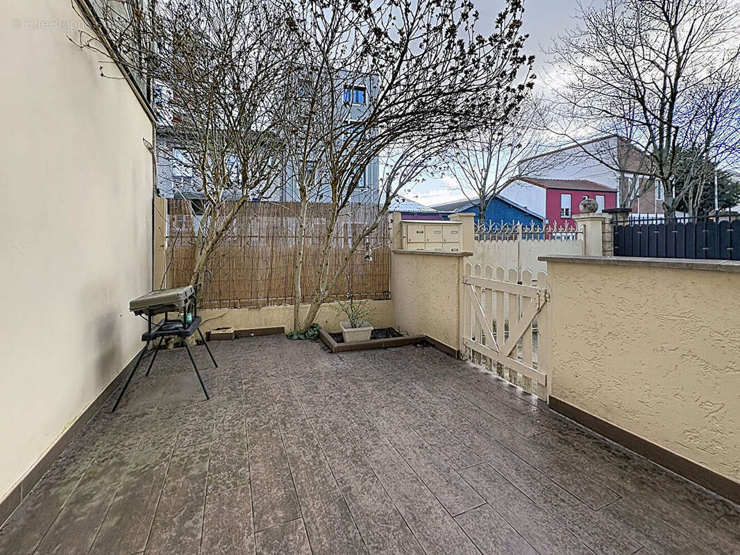 Appartement à LES LILAS