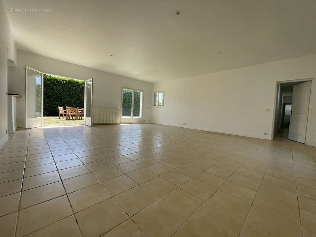 BIDART - Villa de plain-pied avec piscine - photo 3