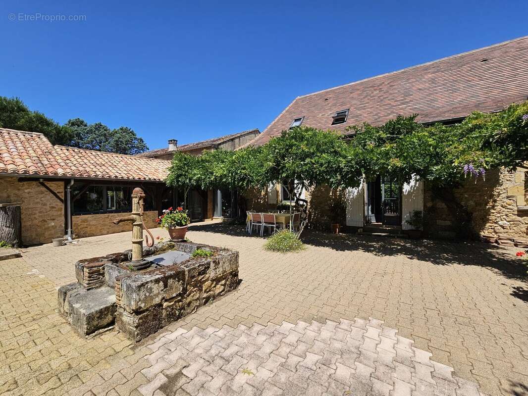 Maison à COURS-DE-PILE