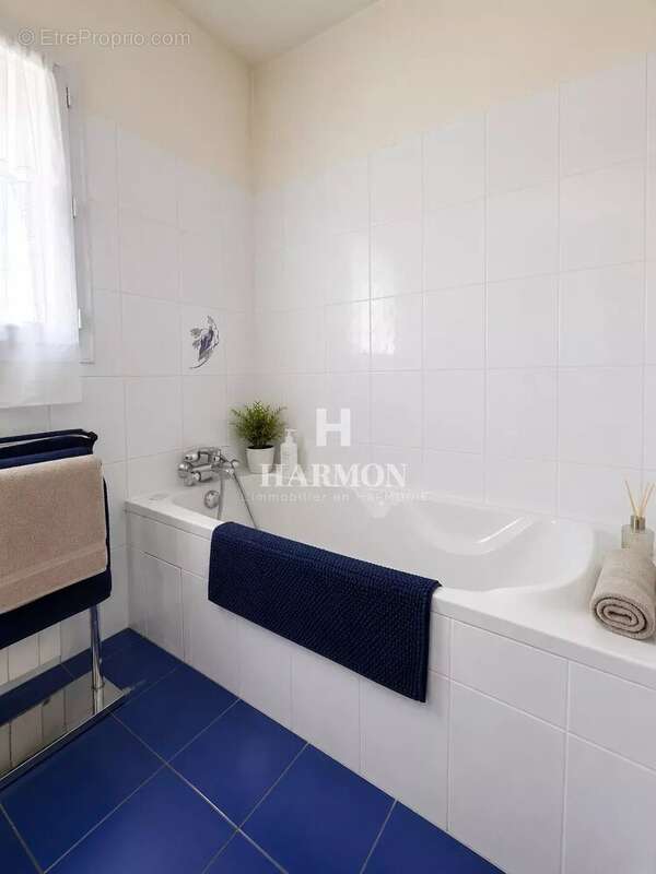 Harmon à vendre :  Élégante maison de plain-pied avec piscine à Pau - photo 12