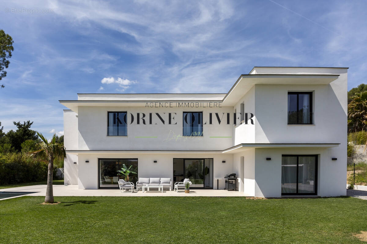 Maison à VENTABREN