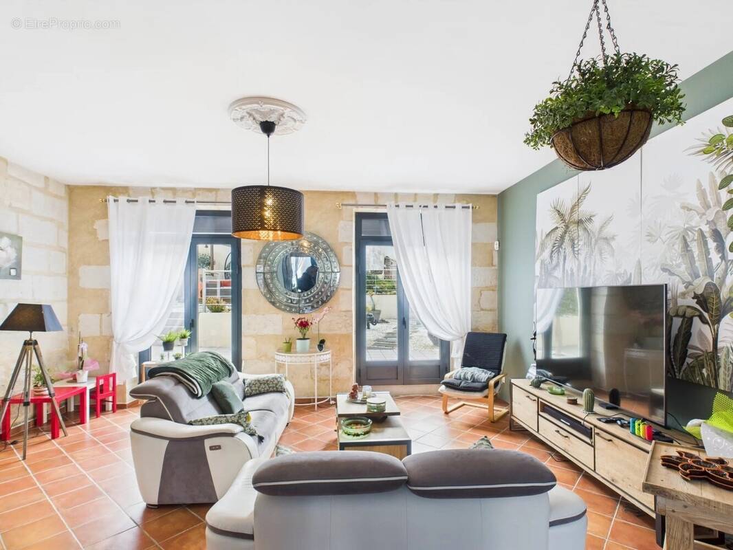 Maison à LA ROCHE-CHALAIS