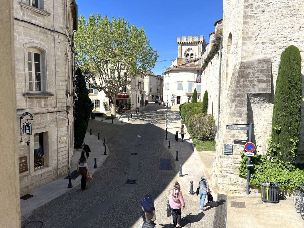 Commerce à VILLENEUVE-LES-AVIGNON