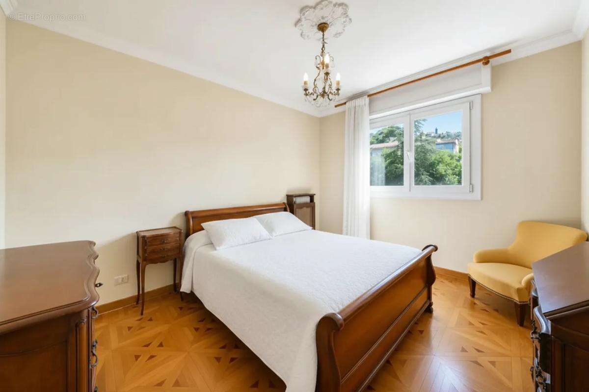 Appartement 3 pièces de 70 m² -  Le Cannet - photo 4