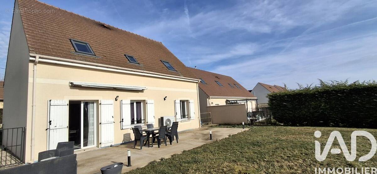 Photo 1 - Maison à CHAUCONIN-NEUFMONTIERS