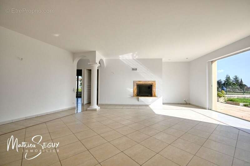 Maison à GREZIEU-LA-VARENNE