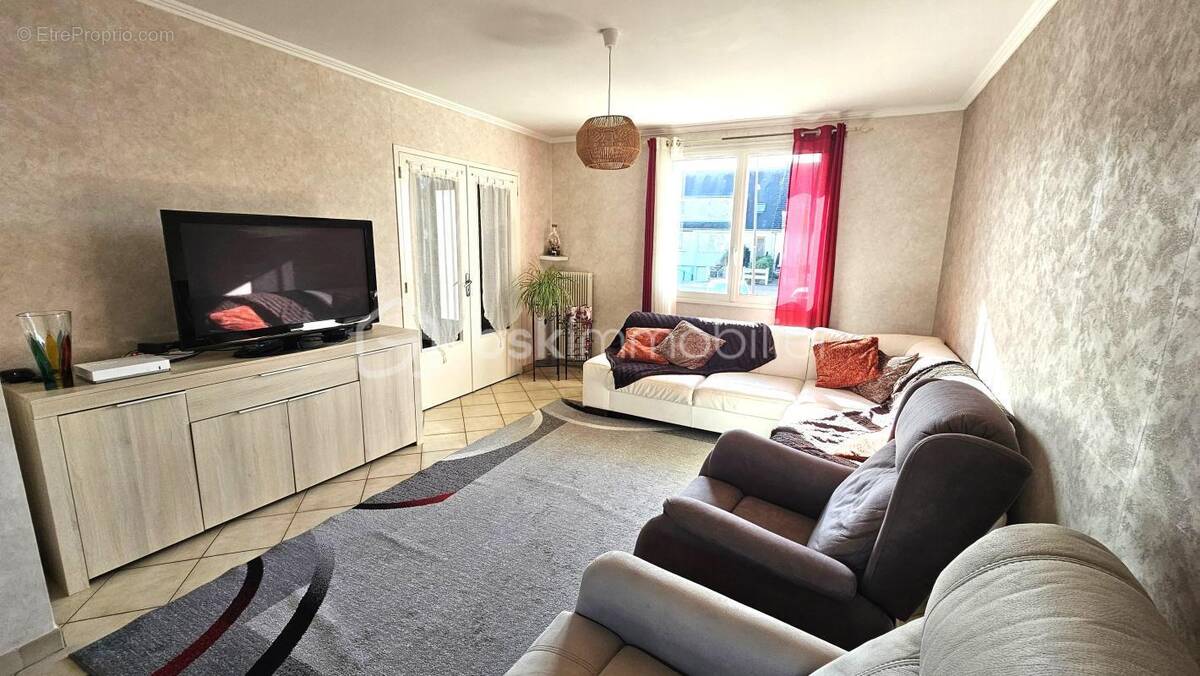 Maison à SAINT-JEAN-DE-LA-RUELLE