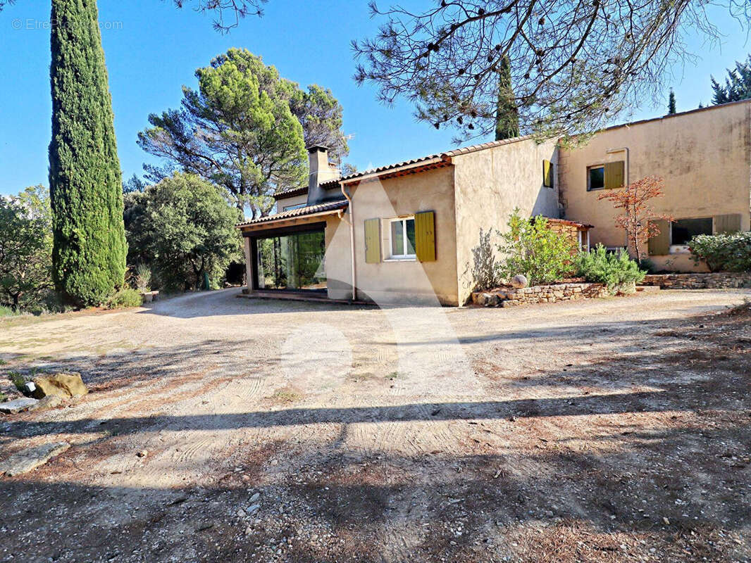 Maison à PEYPIN-D&#039;AIGUES