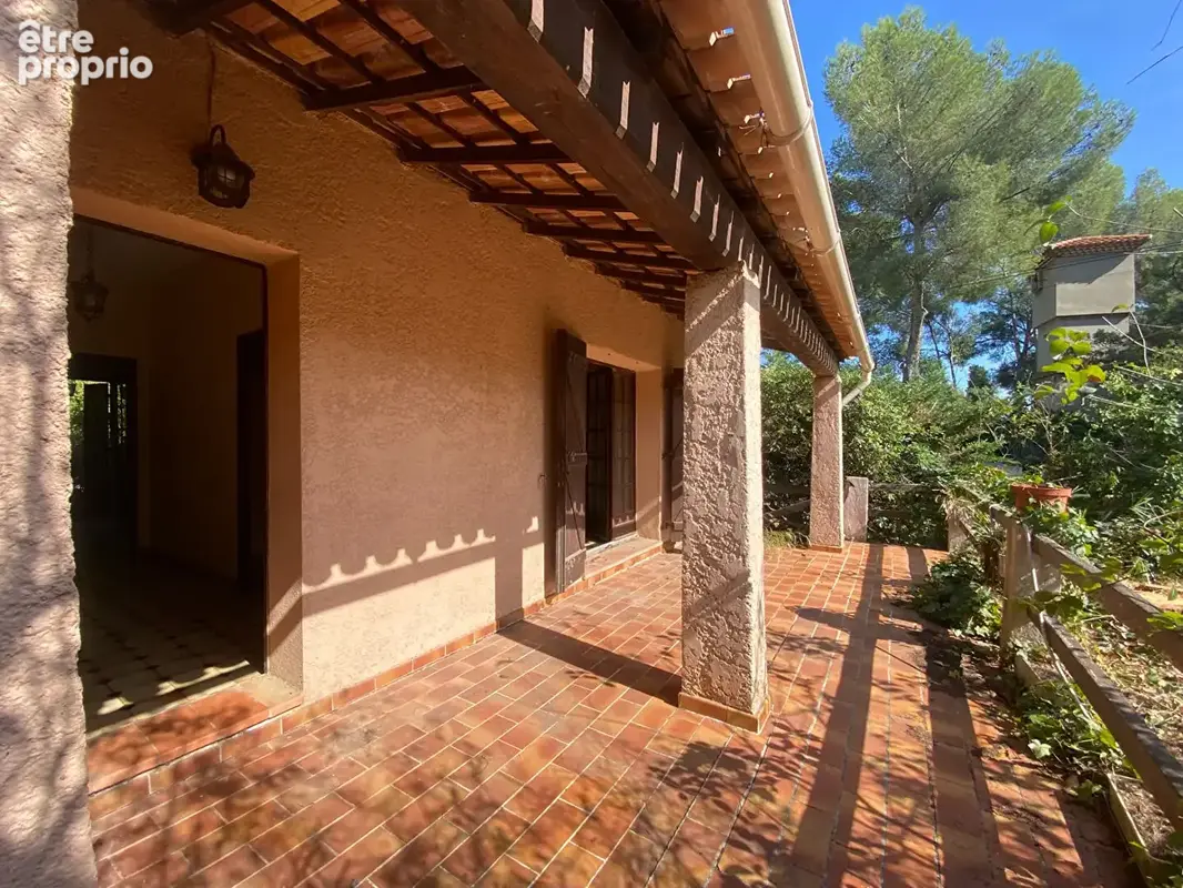 A VENDRE La Seyne Sur Mer Fabregas, VILLA  4 pièce(s) 111.5m2 de plain pied  AVEC GARAGE ET JARDIN - photo 2