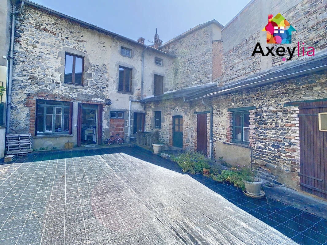 A vendre - ferrieres-sur-sichon - immeuble avec commerce, appartement type 5 et jardin - photo 2