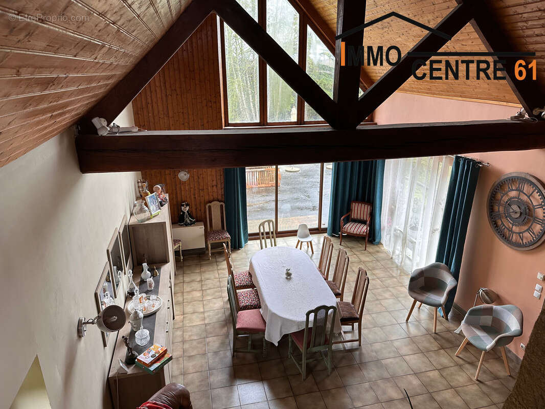 Maison d'architecte 5 chambres et un gîte de 64m2 sur un terrain de 5527m2 arboré. - photo 10