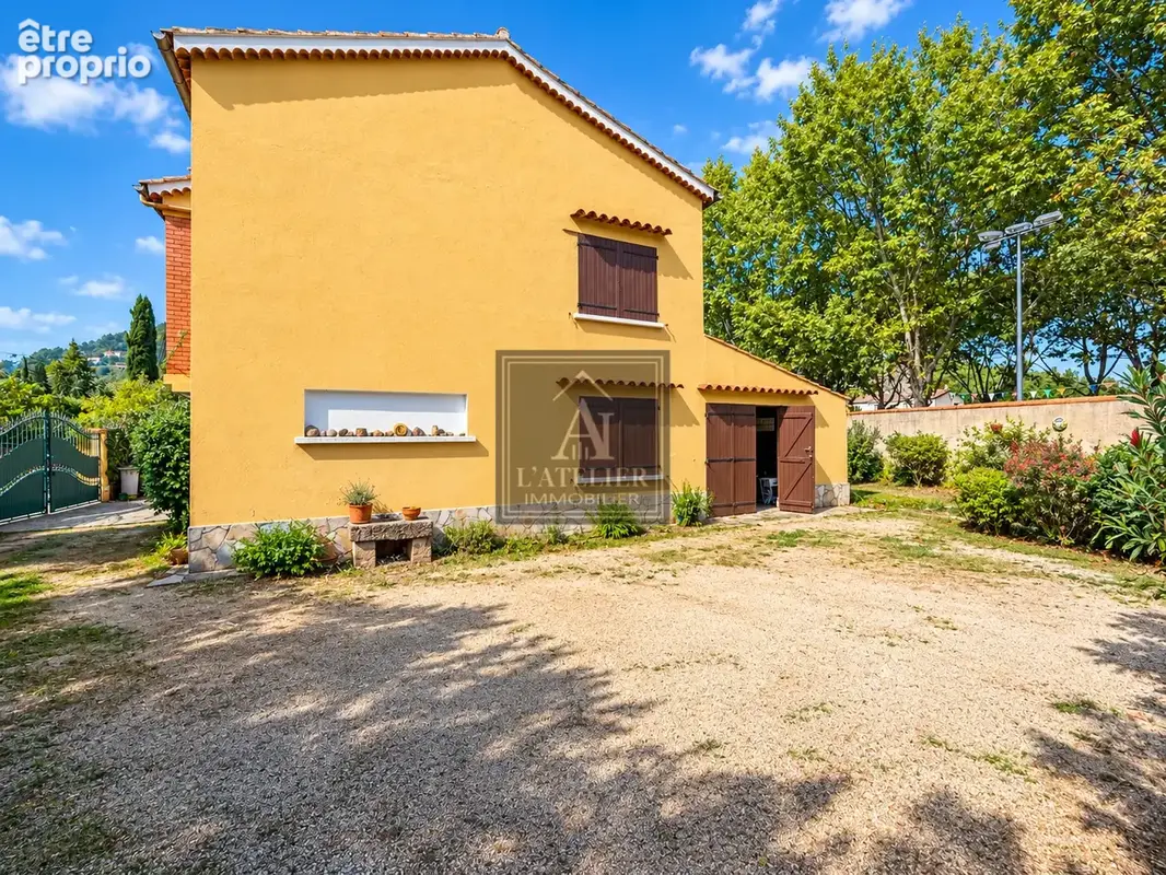 Maison de 150 m2 avec deux logements indépendants, garage et terrain de 644 m2 - photo 14