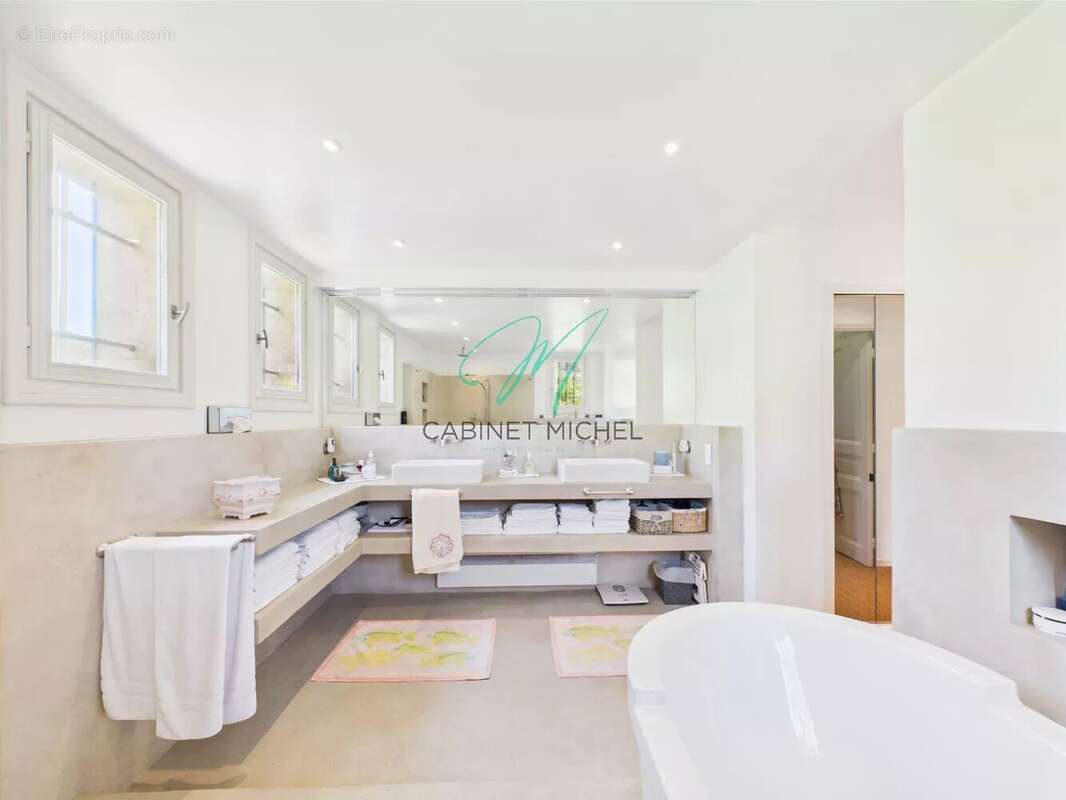 Maison à ROQUEFORT-LES-PINS