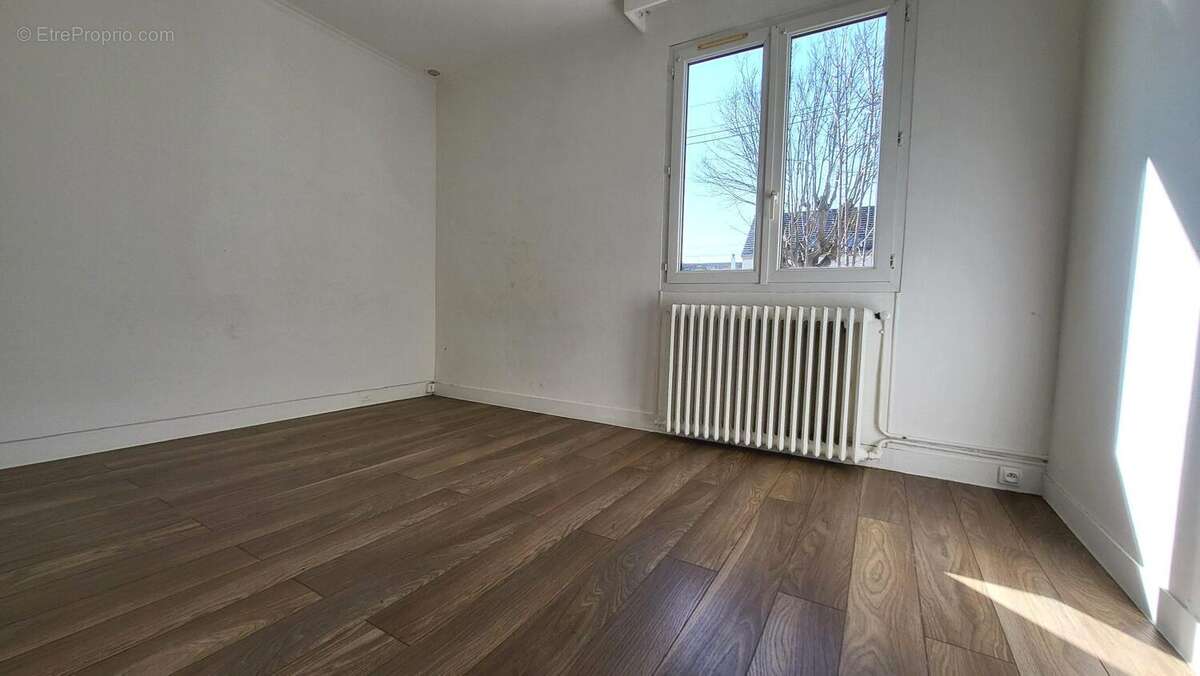 Maison à LES CLAYES-SOUS-BOIS