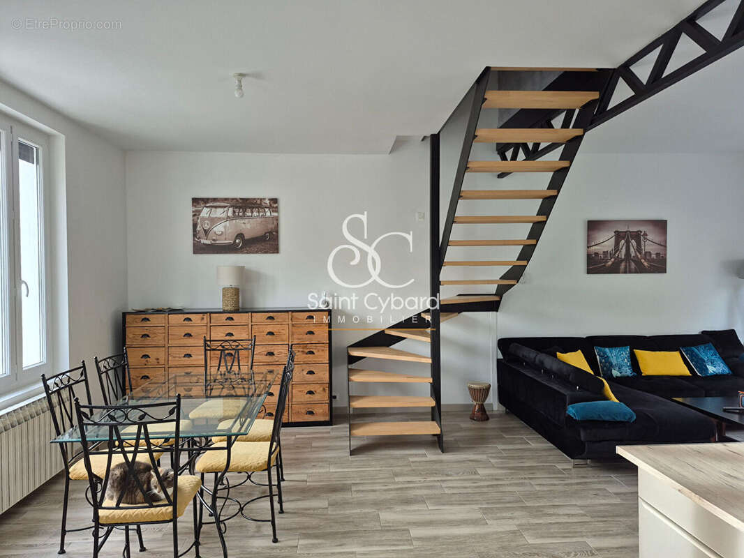 Maison à RUELLE-SUR-TOUVRE