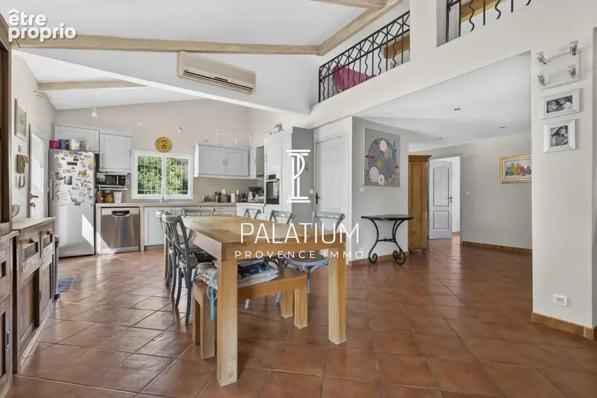 Propriété provençale de 209 m² – Environnement calme et verdoyant, Ventabren - photo 3