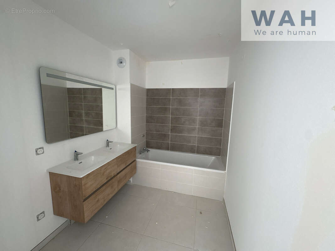 Appartement à VALERGUES