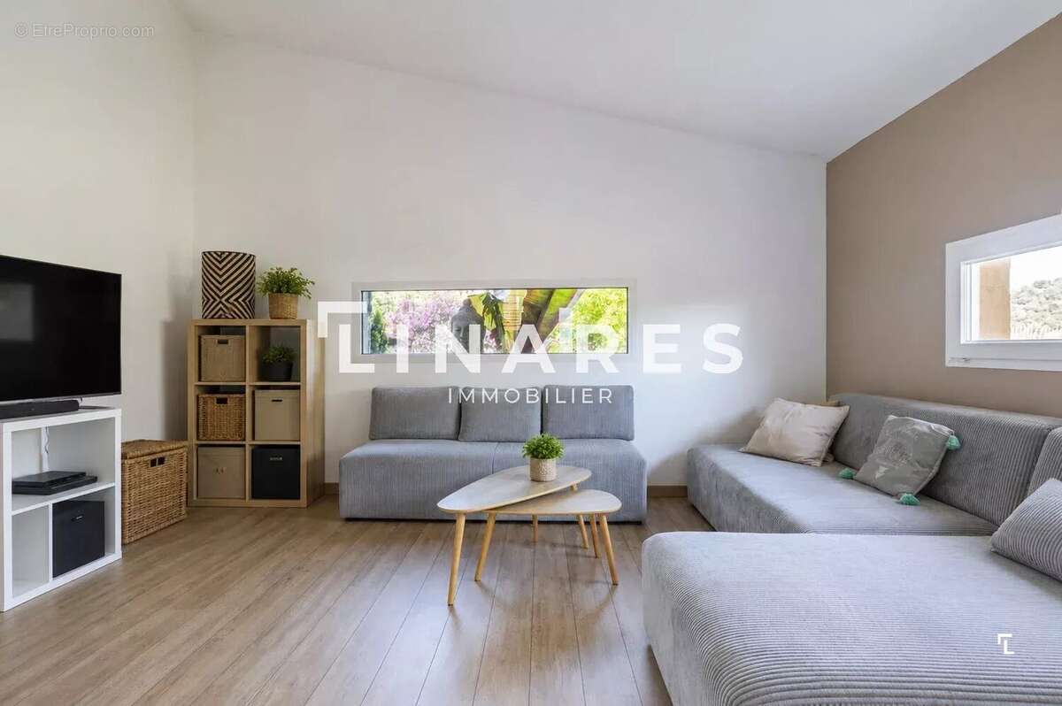 LE MAS DES COLLINES - Maison 242m2 (160 m² + 1800€/mois revenus locatifs 2 T2 indépendants ) - Piscine -Terrasses - Garage - 134 - photo 18