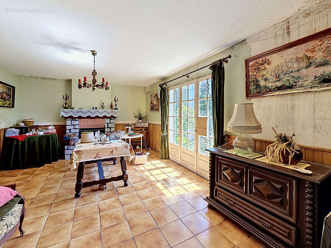 Maison à PIERRE-BUFFIERE