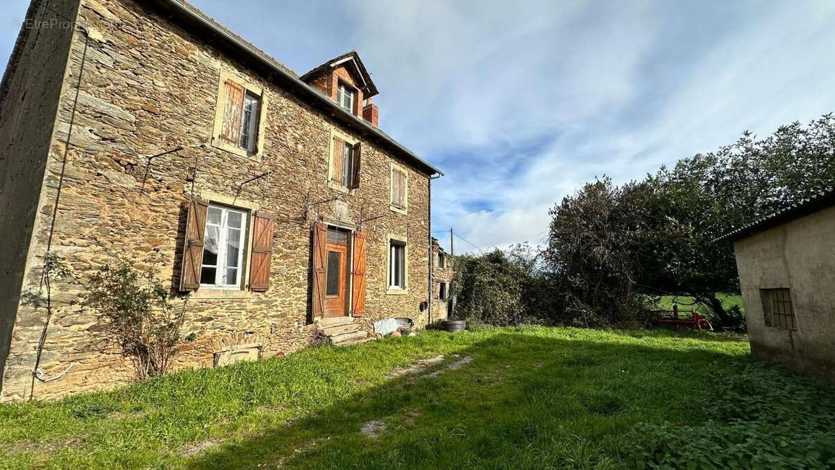 Maison à RIEUPEYROUX