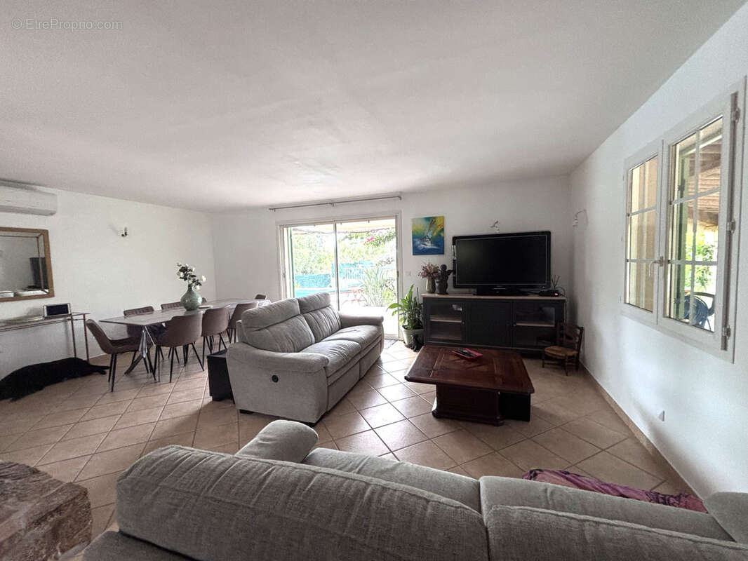 Propriété de 1500m2 avec piscine à proximité des plages de Saint Cyprien et des commodités. - photo 5