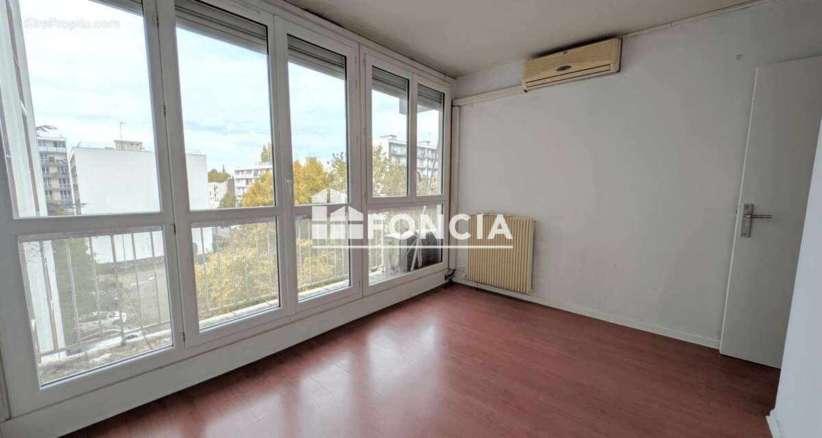 Appartement à CHILLY-MAZARIN