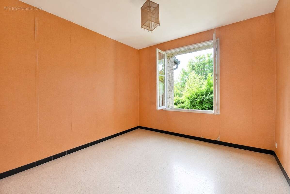 Maison à vendre 5 pièces JUVIGNAC (34), A rénover 4 chambres 96,66 m2-Terrain 175m2 - photo 7
