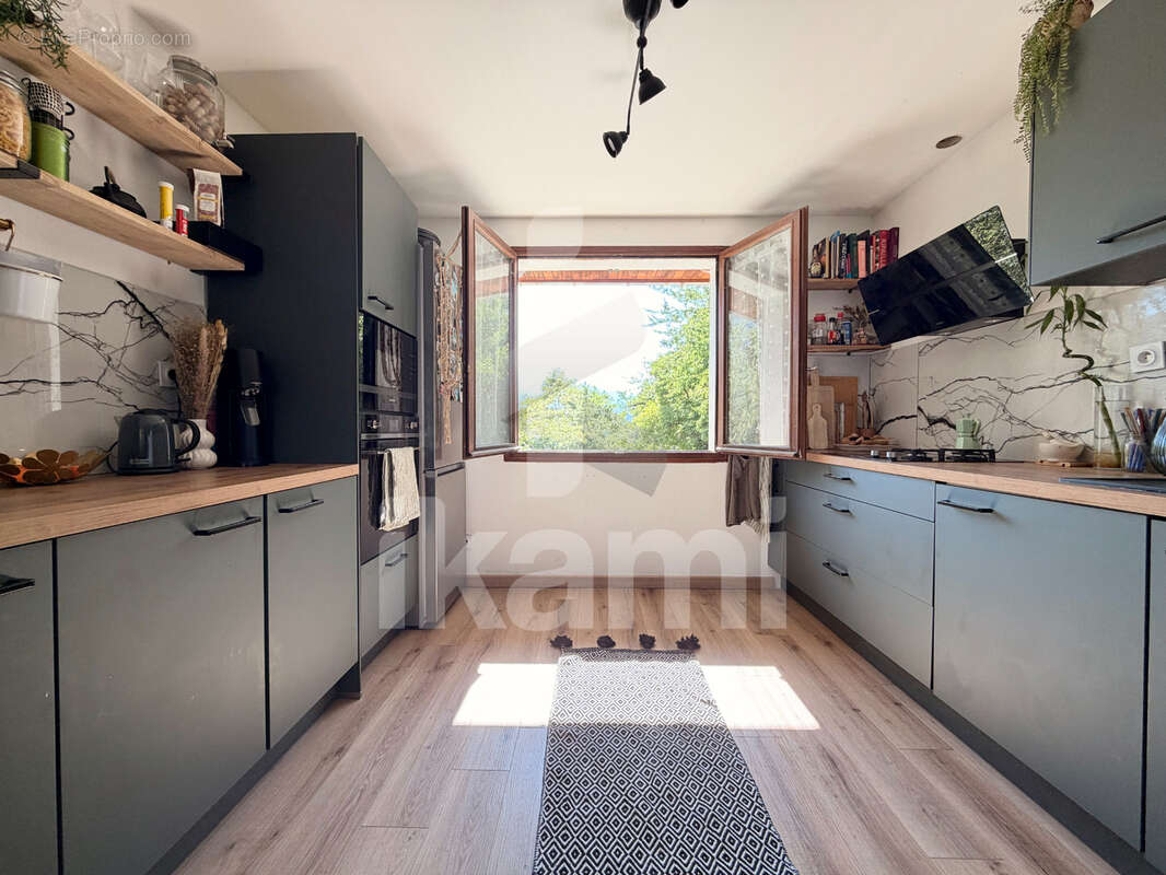 Maison individuelle rénovée avec vue exceptionnelle sur le lac du Chambon - photo 2
