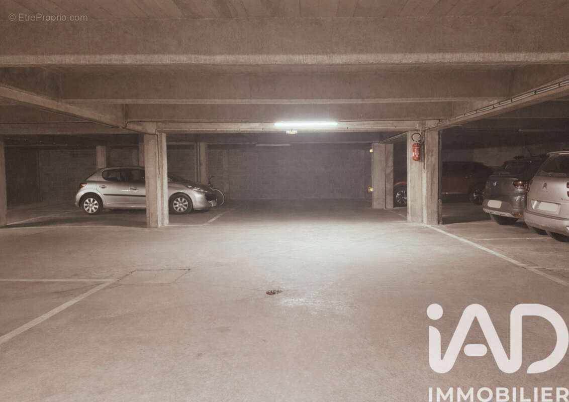 Photo 2 - Parking à PARIS-9E