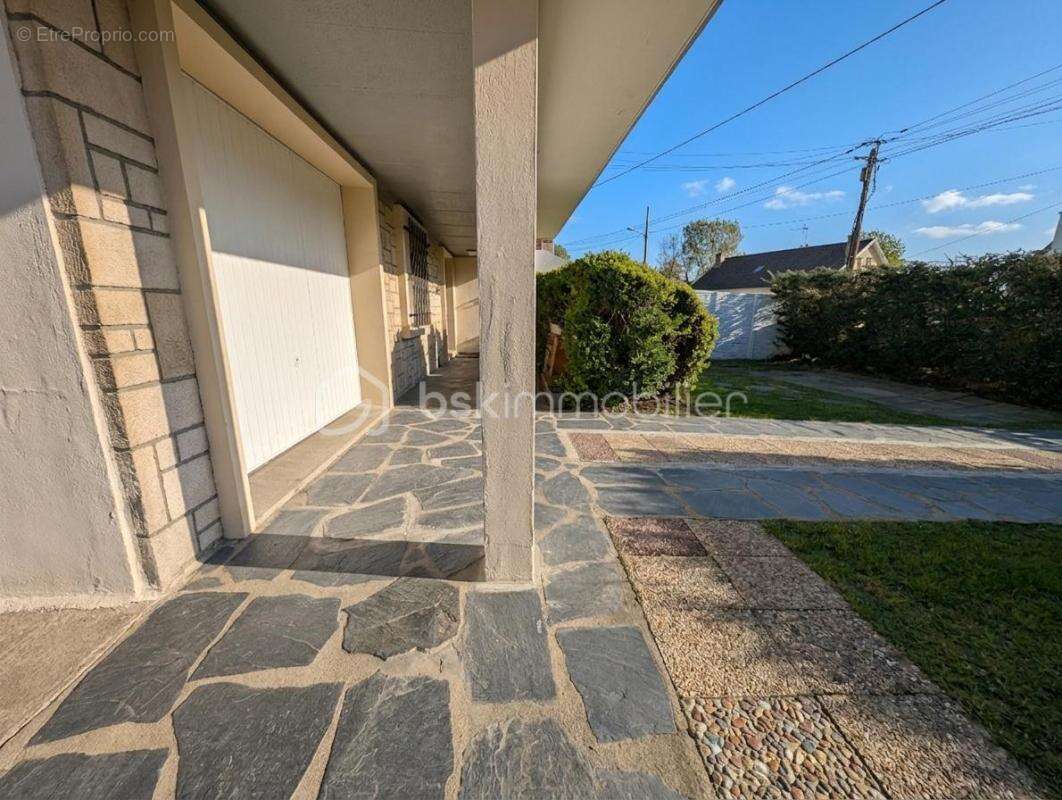 Maison 4 chambres - jardin clos - garage - quartier Sainte-Cécile - photo 2