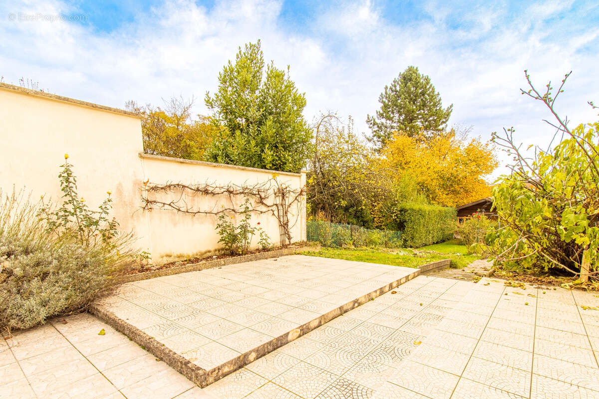 Maison à NOUZONVILLE