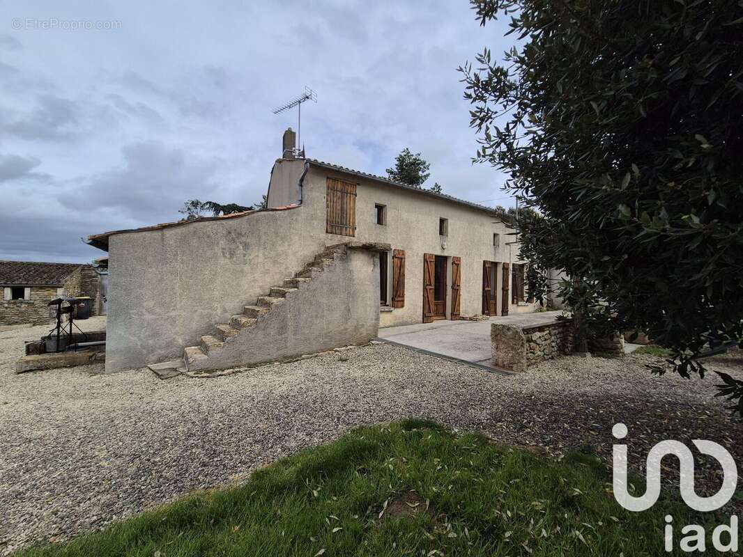 Maison 92 m² à Sainte-Verge  - photo 2