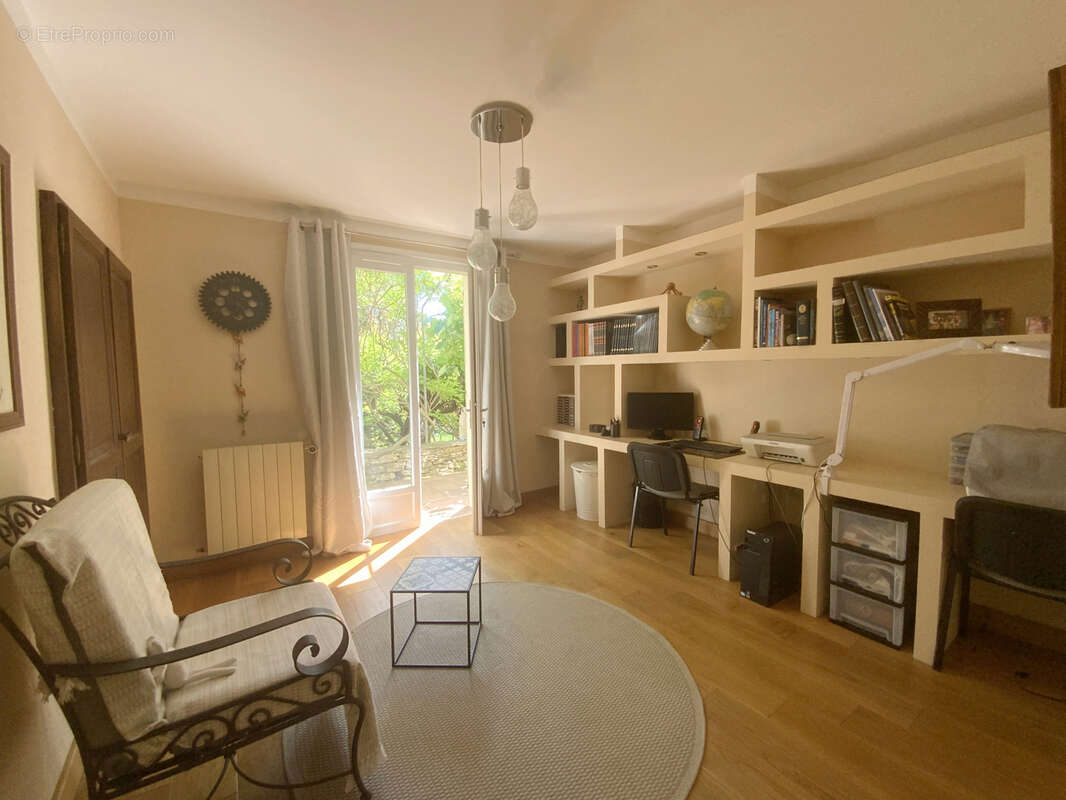 Villa méridionale avec terrain et piscine. - photo 12