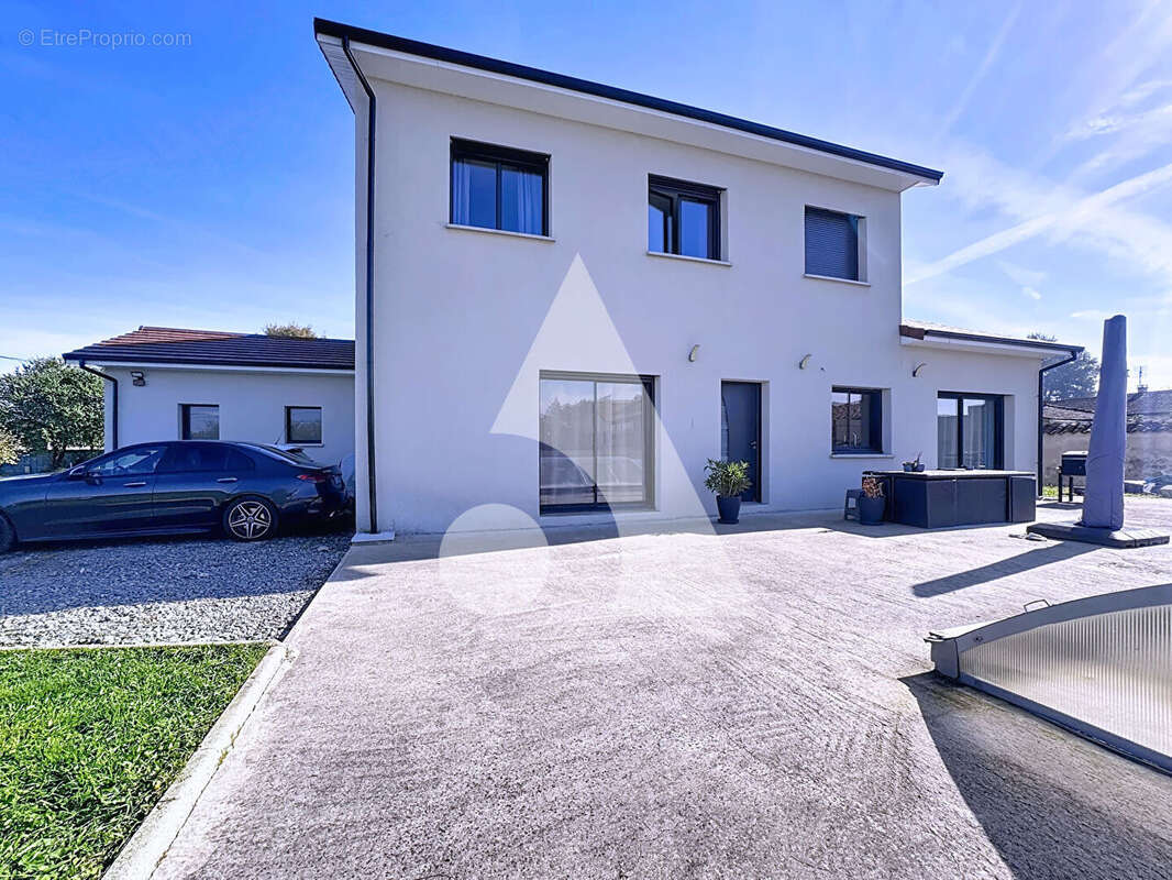 Maison Civens 6 pièce(s) 178 m2 - photo 3