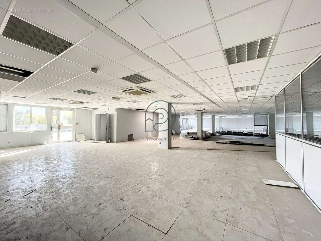 Commerce 1842 m² à Mons-En-Baroeul  - photo 8