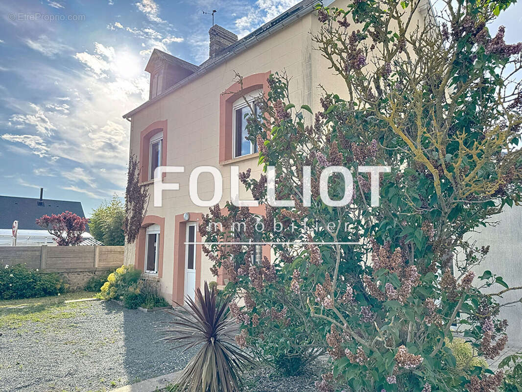 Maison à AGON-COUTAINVILLE