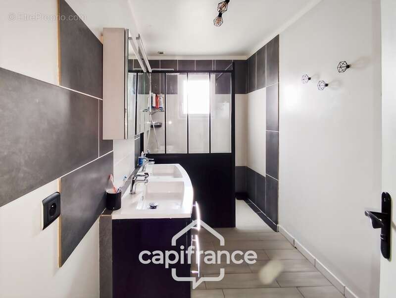 Maison à vendre 7 pièces MONTAILLE (72)  -  terrain de 840 m²  - - photo 10