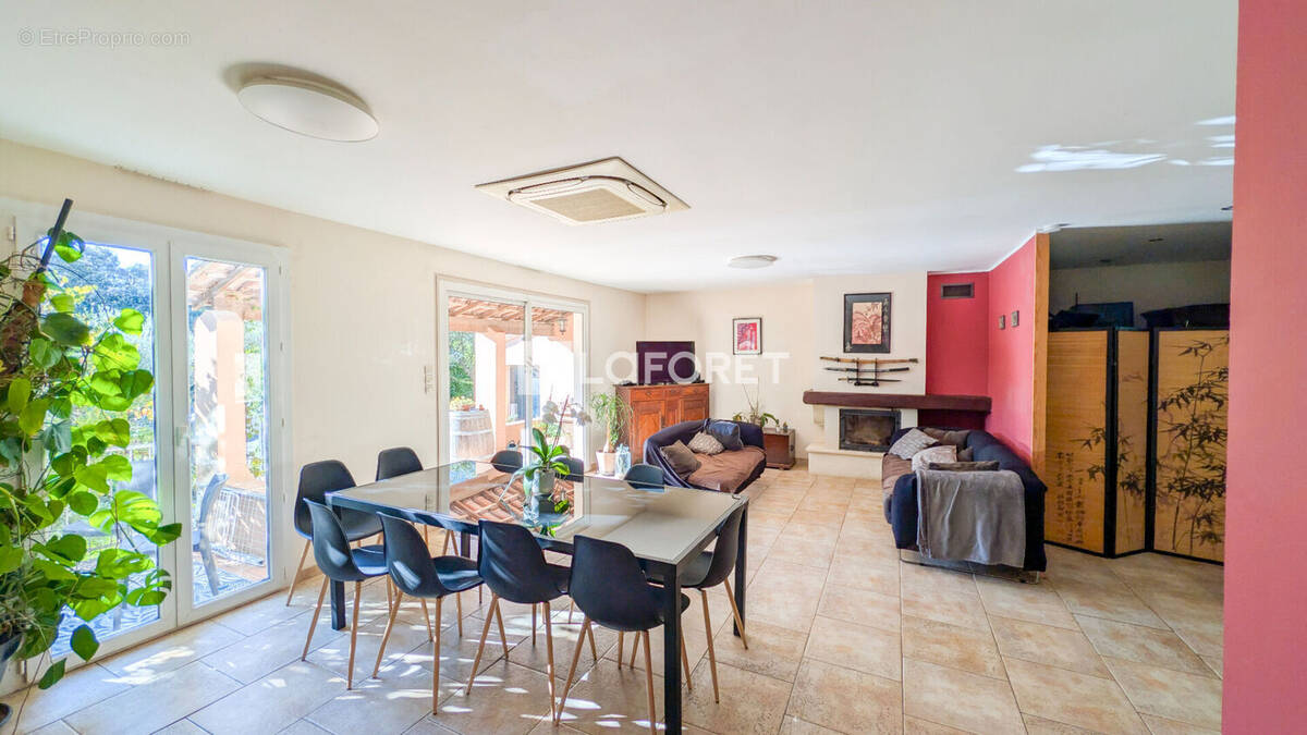 Maison à SAINT-BAUZILLE-DE-MONTMEL