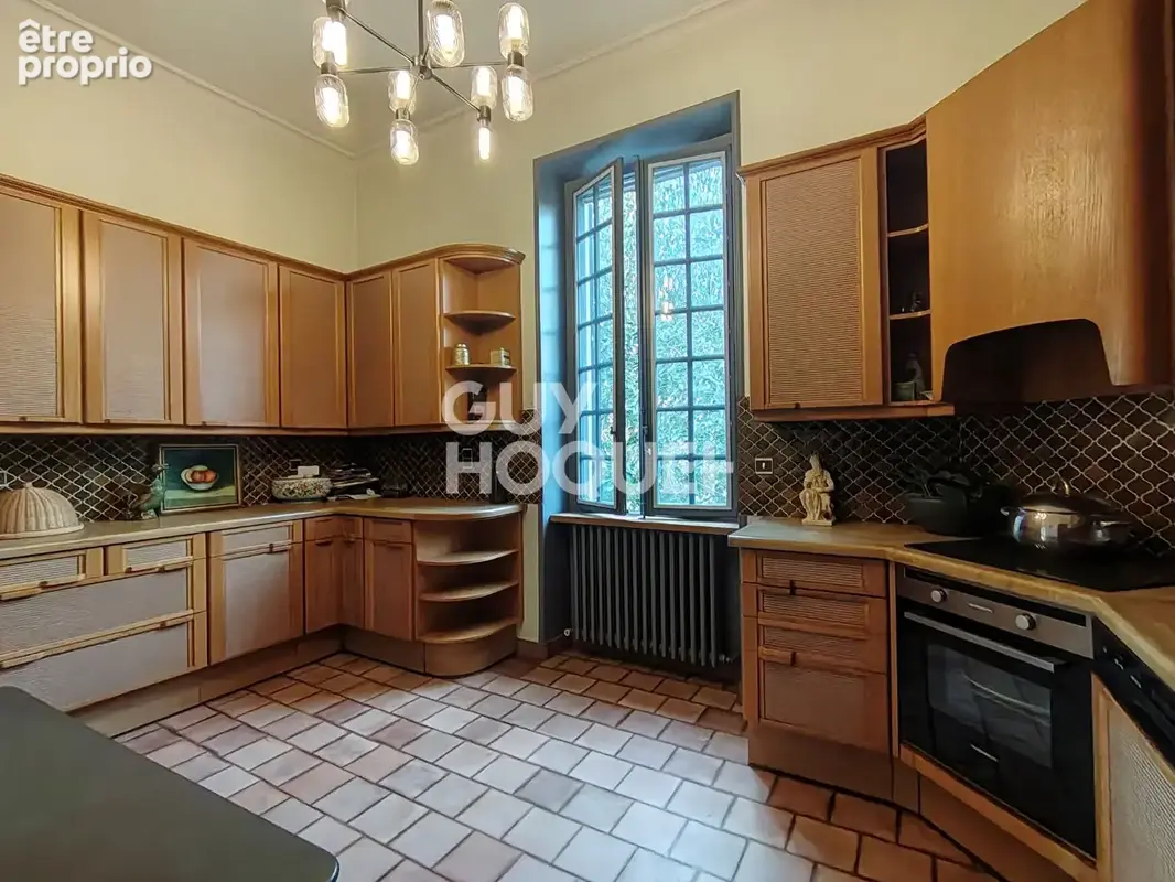 Carpentras - Maison de 253 m² - 9 pièces - 5 chambres - Cour intérieure - Proximité commodités - photo 12