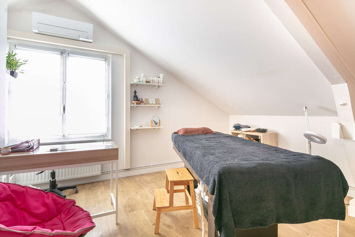 Grenoble  - opportunité rare -  ensemble immobilier de 4 logements avec garages & dépendances - revenus annuels - photo 5