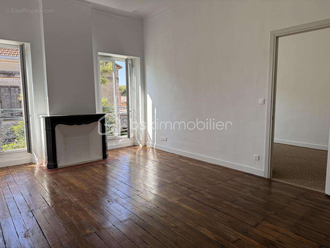Au centre de hyeres (83400), dans le carré d'or, hyper centre, appartement de 58,05 m2 entièrement rénové - photo 10