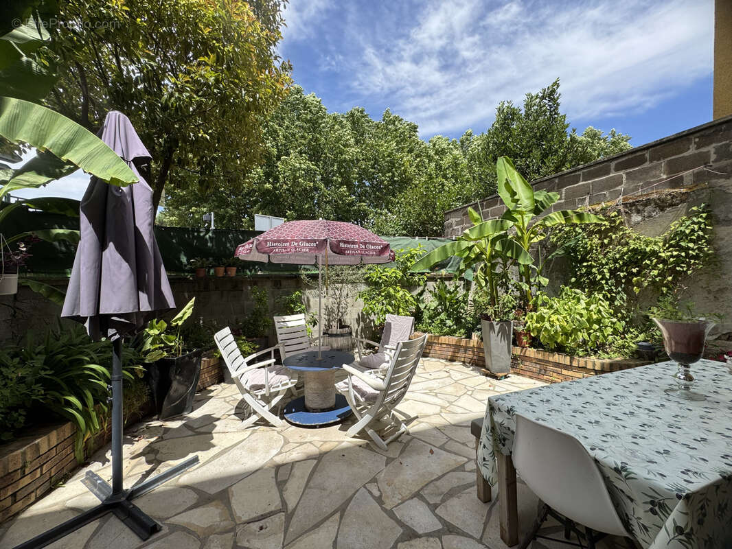 Appartement à LES ROCHES-DE-CONDRIEU