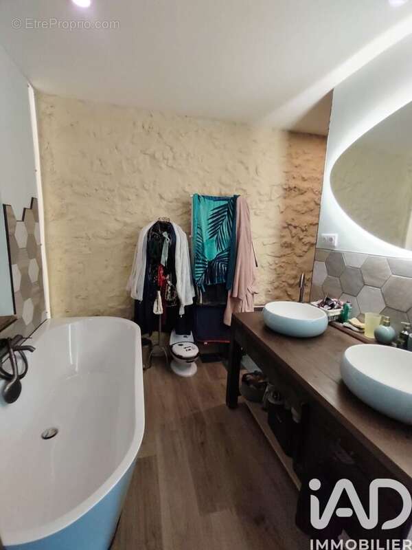 Maison 130 m² à La Brosse-Montceaux  - photo 4